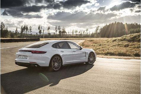 Porsche Panamera Turbo S E-Hybrid - wiegt mehr als 2,3 Tonnen