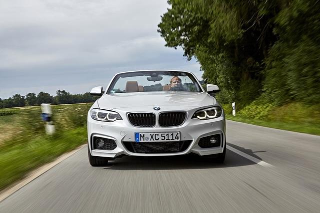 Serienmäßig hat das 2er Cabriolet künftig LED-Scheinwerfer