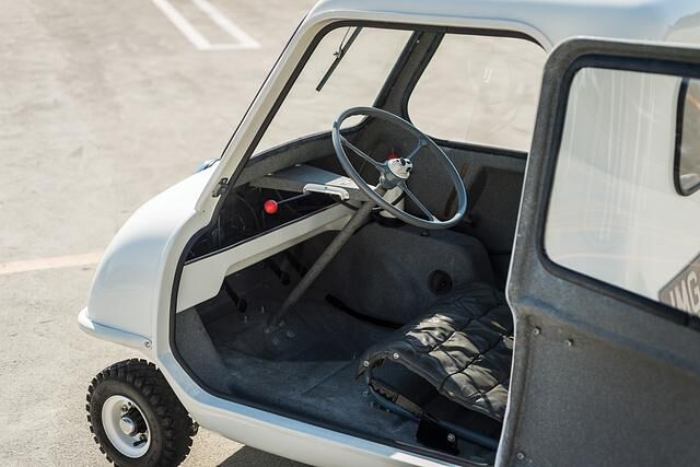 Ein Sitz, ein Lenker, ein Hebel für die Gangschaltung: Mehr braucht es nicht, um ein Auto zu fahren