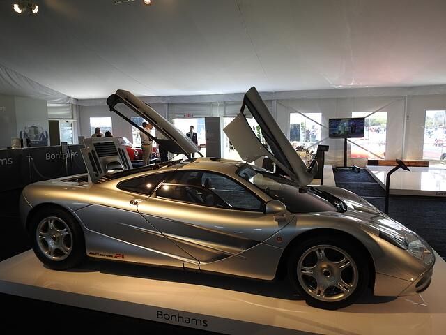 Ebenfalls einen Rekordpreis für seine Marke setzten der 1995er McLaren F1 auf Rang 2 (15,6 Mio. Dollar) 