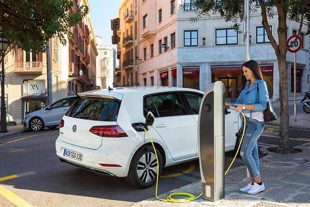 Der eGolf an der Ladesäule