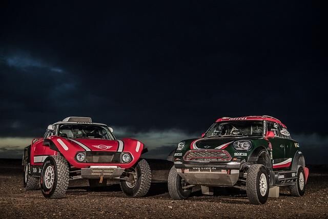 Drei Heckantrieb-Buggies stehen drei Allrad-Minis zur Seite