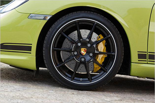 Stylische Zentralverschluss-Felgen wie beim 911 Turbo gibt es für den Cayman noch nicht