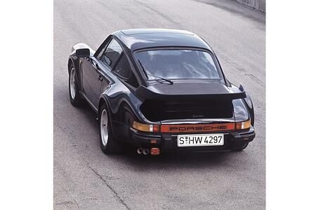 Tradition: 30 Jahre Porsche 911 Turbo vs. Porsche 928 S4 - Power-Duell unter Brüdern