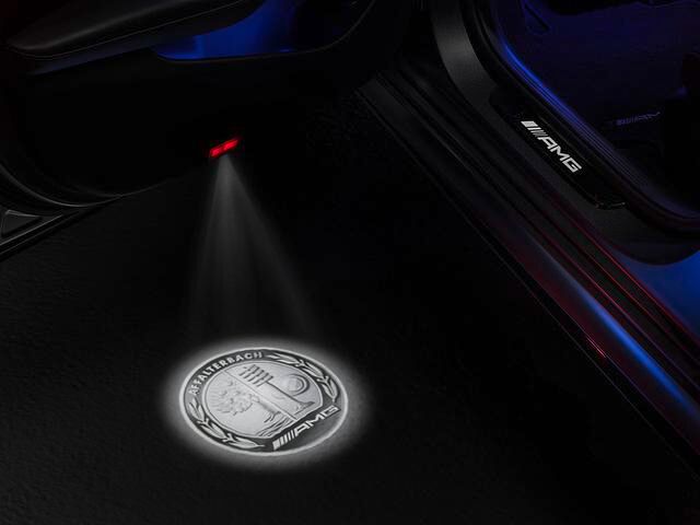 Nachrüst-Projektor von Mercedes - Affalterbach auf dem Asphalt