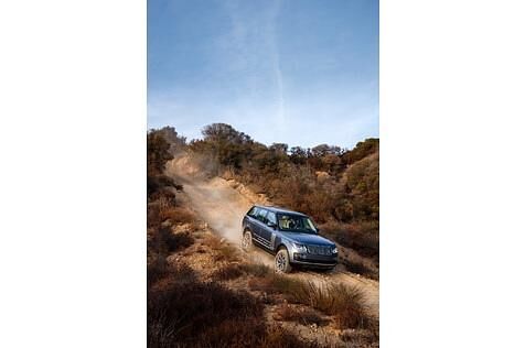 Range Rover P400e Plug-In-Hybrid - gewohnt souverän im Gelände