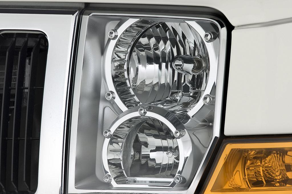 Jeep Commander (Baujahr 2009) Limited 5 Türen Scheinwerfer