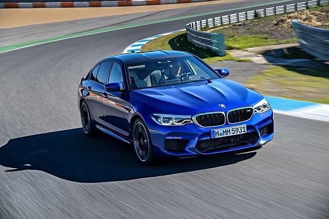 Unter dem ab Frühjahr 2018 erhältlichen M5 der sechsten Generation steckt der sogenannte M xDrive
