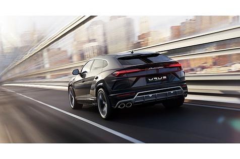 Nach 3,6 Sekunden erreicht der Lamborghini Urus Landstraßentempo