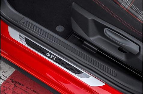Unübersehbar auch auf der Einstiegsleiste VW Polo GTI 2018