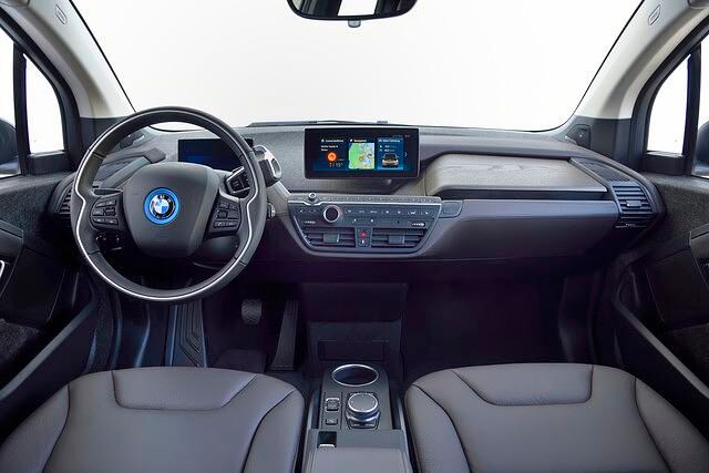 Im Interieur bleibt es bei dem sehr modernen Layout und dem offenen Lounge-Charakter
