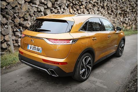 DS 7 Crossback hat eine recht hohe Ladekante