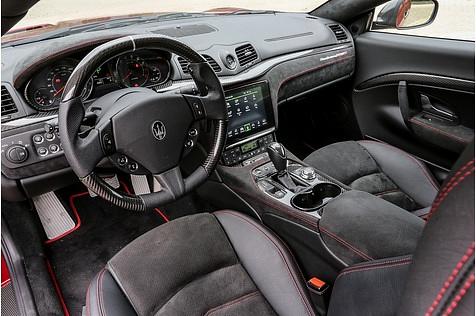 Das Cockpit wirkt aufgeräumter