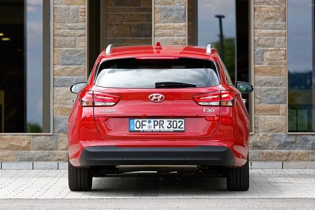 Neu im Programm ist wie schon beim Schrägheck ein 103 kW/140 PS starker aufgeladener 1,4-Liter-Benziner