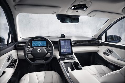 Das Cockpit sieht modern aus