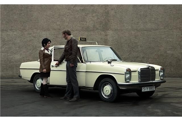Als Taxi in der neuen Taxifarbe "Hellelfenbein"