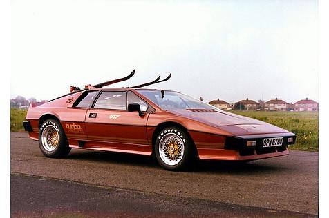 Lotus Esprit Turbo mit Skiträgern aus dem Film \"In tödlicher Mission\" (Foto Lotus Cars)