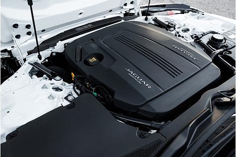 Jaguar F-Type P300 2.0 T - der neue Vierzylinder leistet 221 kW / 300 PS
