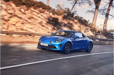 Wie es sich gehört: Der Alpine A110 ist ein Mittelmotor-Sportwagen