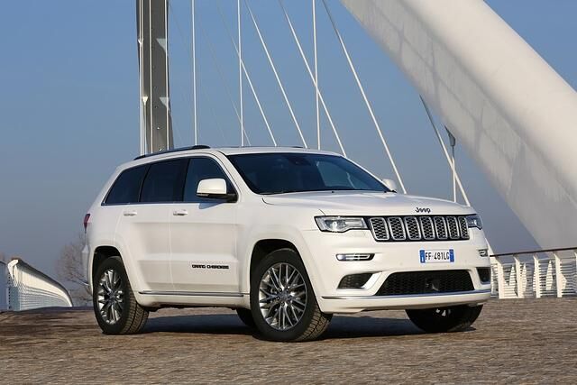 Anders als viele coupéhafte SUV ist der Jeep Grand Cherokee noch ein kantiger Typ