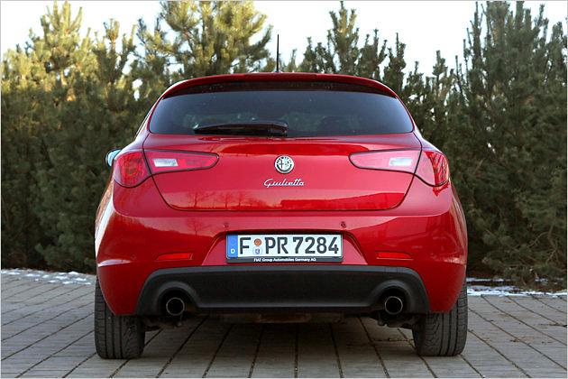 Den Diffusor hat jede Giulietta, aber die Zahl der Auspuffrohre variiert je nach Motor