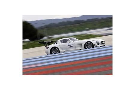 Mercedes SLS AMG GT3 startet in die Rennsaison 2011