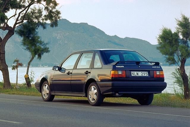 Das Heck des Volvo 440