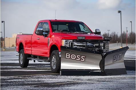Der Boss DXT Schneepflug passt gut zum Ford F-350 Super Duty