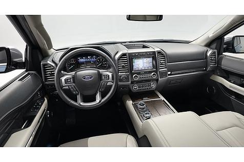 Das Cockpit ist übersichtlich gegliedert