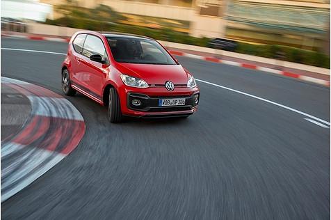 Das Fahrwerk hält den VW up! GTI auch in schnellen Kurven gut in der Spur
