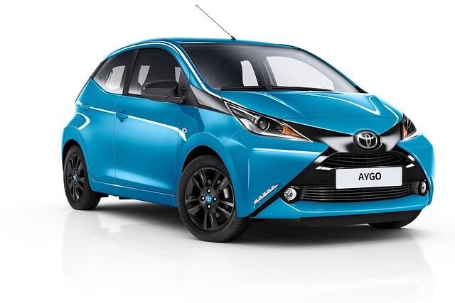 Toyotas Aygo (ab 9.950 Euro) ist klein, aber oho. Zur Basisausstattung gehören sogar Pojektionsscheinwerfer