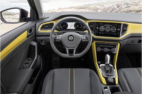 Das Cockpit des VW T-Roc 2.0 TSI 4motion