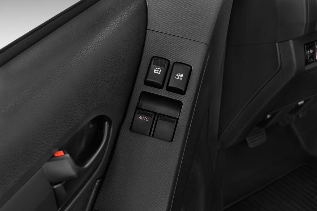 Isuzu D-Max (Baujahr 2015) 2.5 4Wd Basis Single Cab 3.5T 2 Türen Bedienungselemente Tür