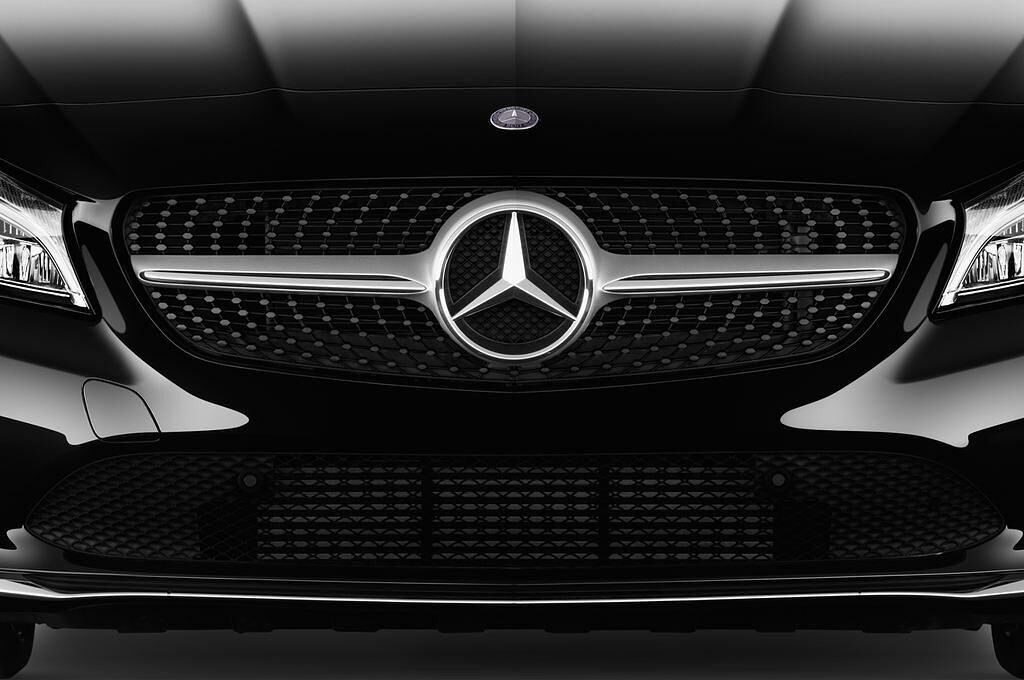 Mercedes CLA Shooting Brake (Baujahr 2017) Urban 5 Türen Kühlergrill und Scheinwerfer