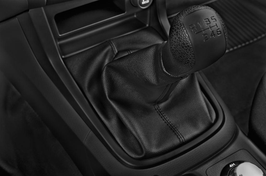 Isuzu D-Max (Baujahr 2015) 2.5 4Wd Basis Single Cab 3.5T 2 Türen Schalthebel