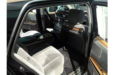 Toyota Century 2018 - Velourssitze statt Leder