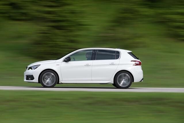 Die Preise starten bei 18.700 Euro, der Kombi kostet immer 1.100 Euro mehr