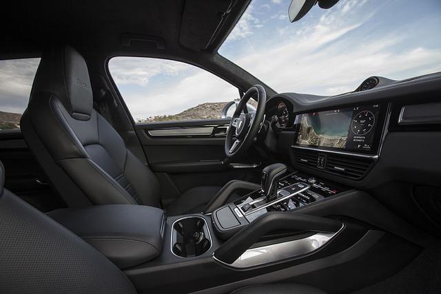 Das Cockpit orientiert sich an dem des Panamera