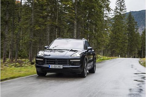 Der Porsche Cayenne Turbo schafft 286 km/h Höchstgeschwindigkeit
