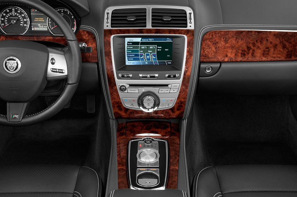 Jaguar XK Series (Baujahr 2012) R 2 Türen Mittelkonsole