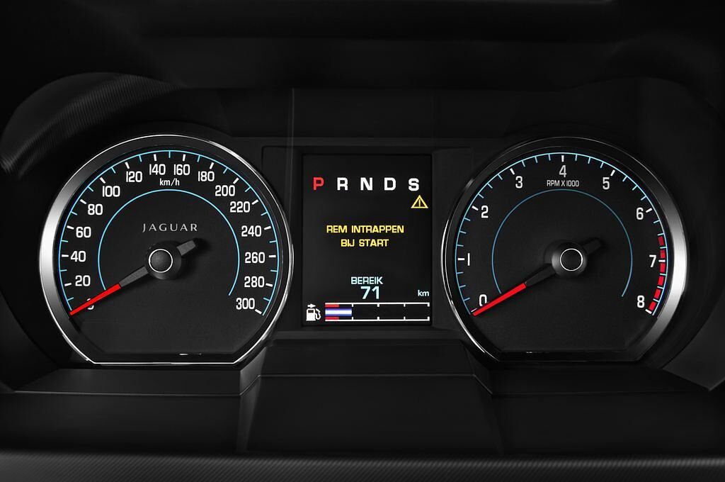 Jaguar XK Series (Baujahr 2013) R-S 2 Türen Tacho und Fahrerinstrumente