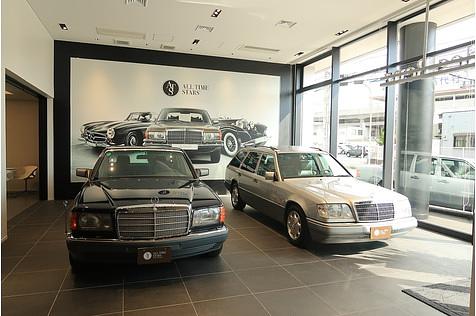 Mercedes Klassiker von All Time Stars in Tokio Shinagawa