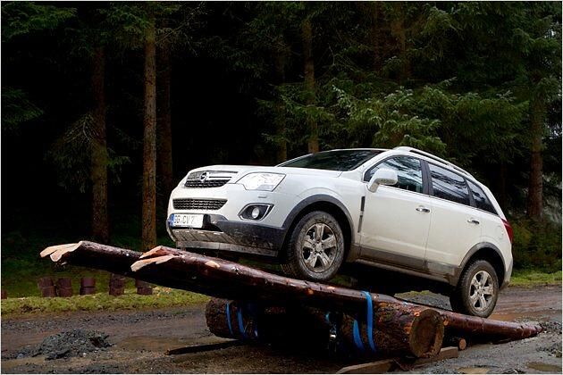 Ist auch abseits befestigter Wege einsetzbar: Der neue Opel Antara