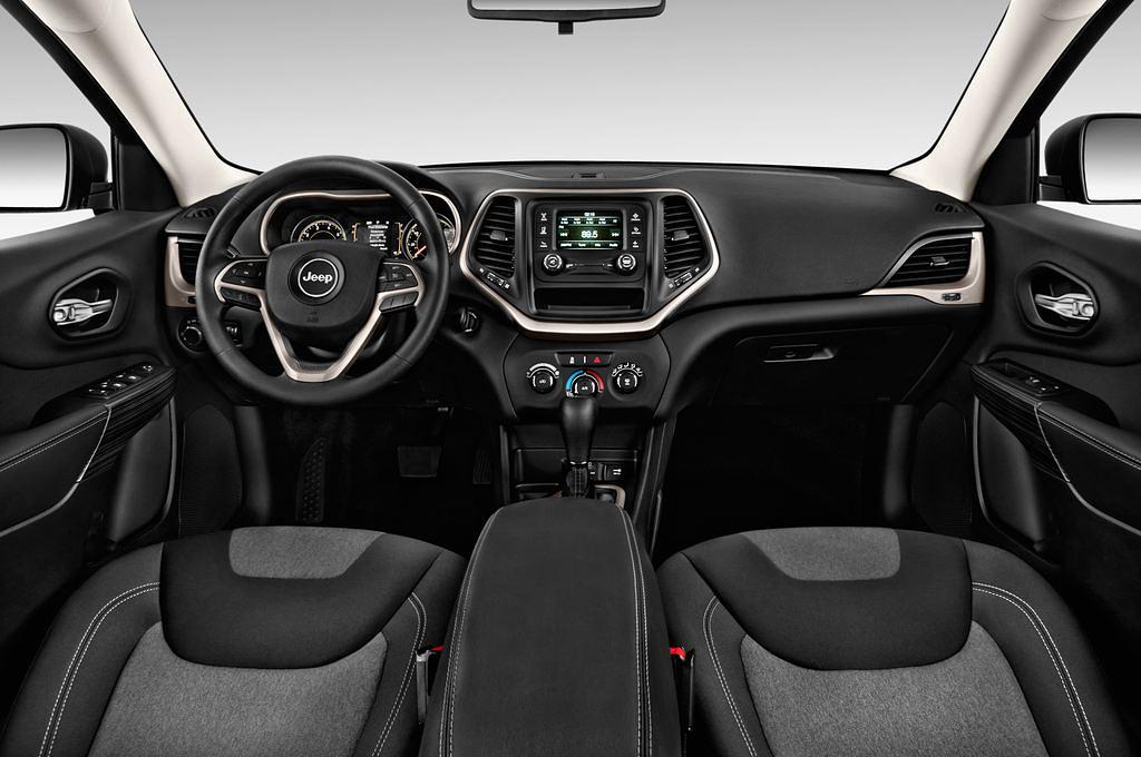 Jeep Cherokee (Baujahr 2014) Longitude 5 Türen Cockpit und Innenraum