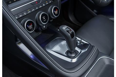 Die Neungangautomatik bremst die Motoren ein
