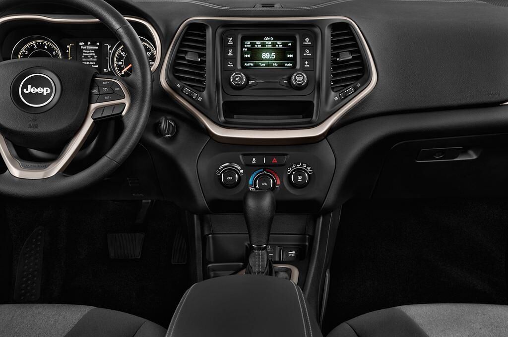 Jeep Cherokee (Baujahr 2014) Longitude 5 Türen Mittelkonsole