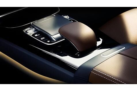 Mercedes A-Klasse Interieur 2018 - mit Touchpad statt Dreh-Drücksteller