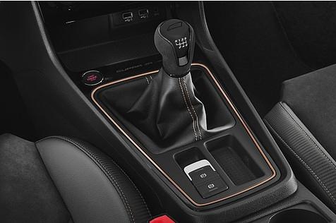 Die 6-Gang-Handschaltung des Seat Leon Cupra R flutscht präzise durch die Kulisse