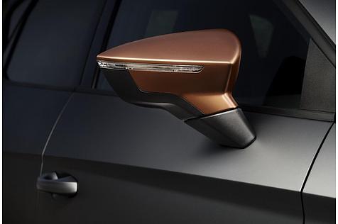 Kupferfarbene Flächen setzen beim Seat Leon Cupra R Akzente