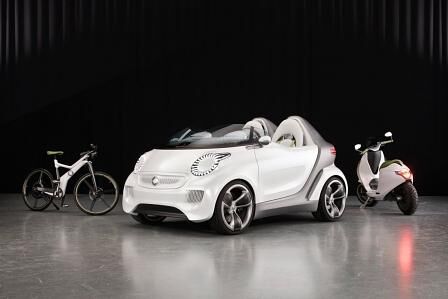 EBike und ESkooter sollen die smarte Flotte ergänzen. Die zweiräder hatte Smart bereits im Herbst auf dem Pariser Autosalon im Gepäck.